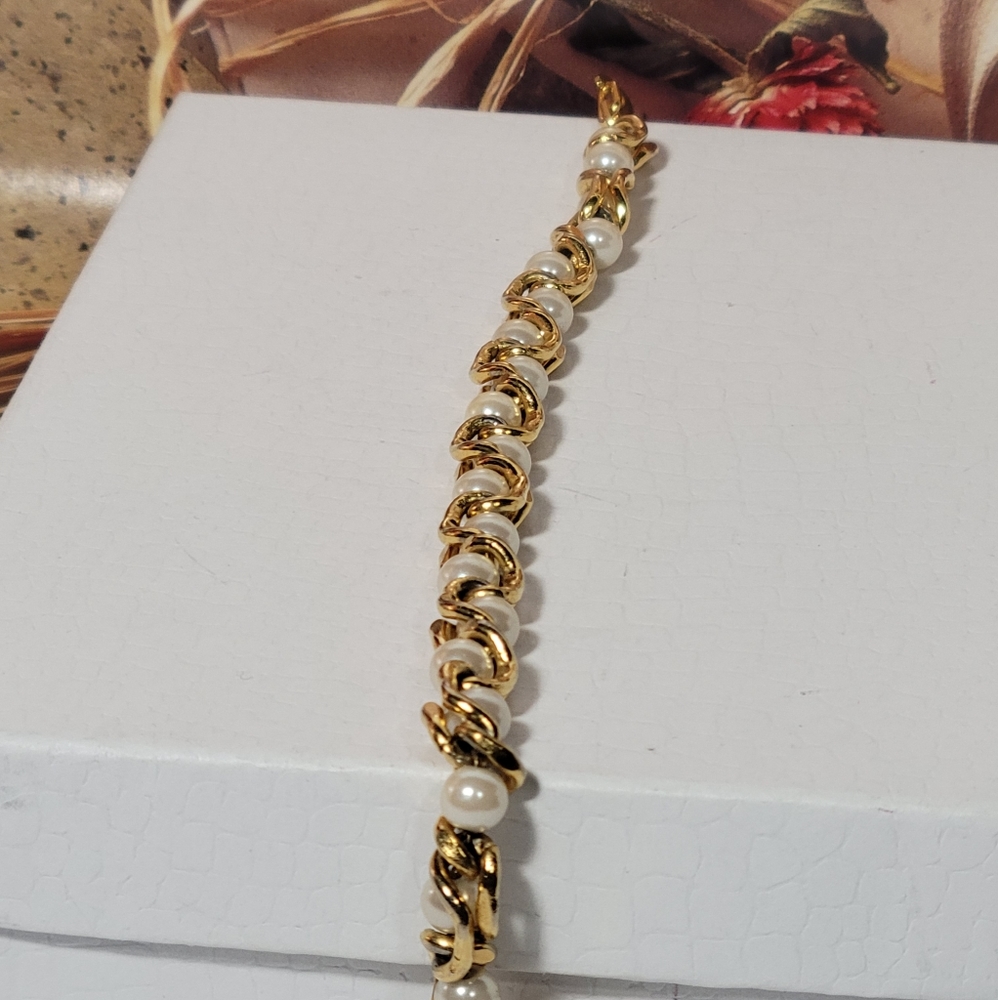 10K GP, CULTURED PEARLS BRACELET 7.5"
new with out tag - Picture 4 of 7